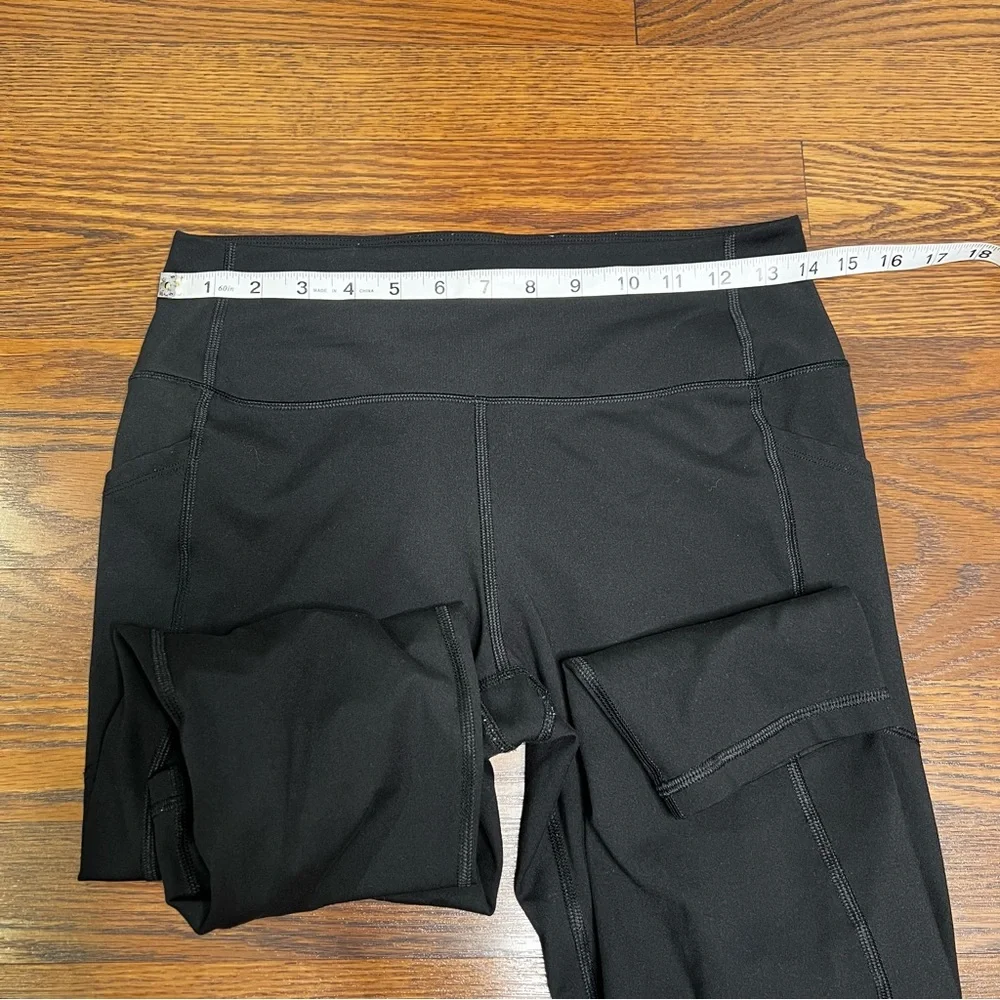 GAP Cropped Leggings in black size Large (measurements included)